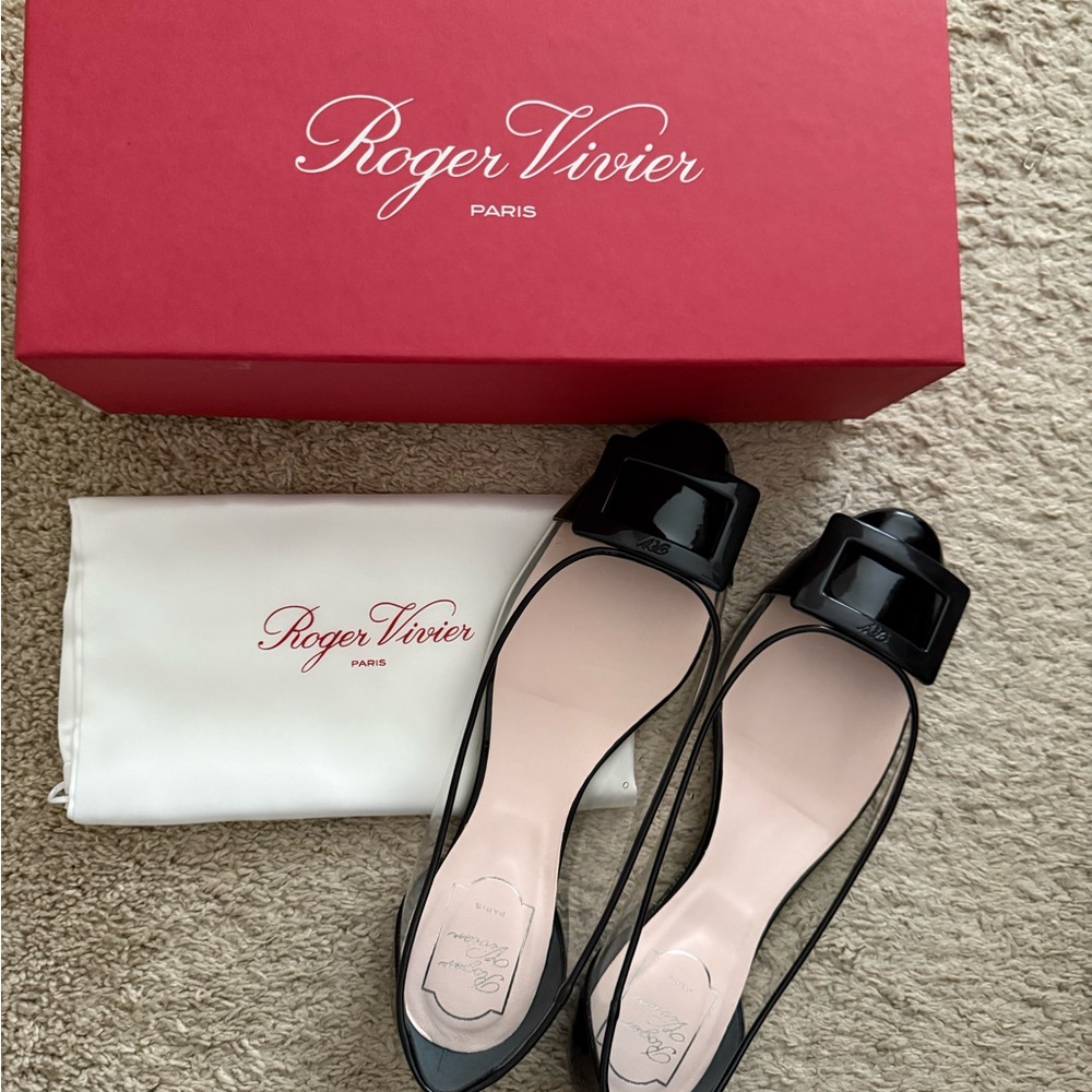 ROGER VIVIER 10MM PATENT LEATHER & PLEXI FLATS